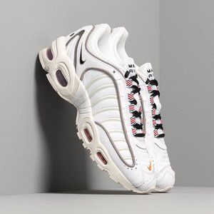NIKE Air Max Tailwind